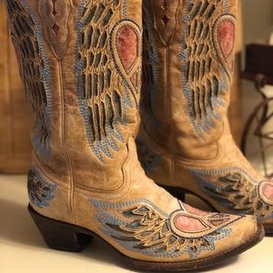 CORRAL HEART ANGEL WING COWBOY BOOTS **Beautiful** 💕